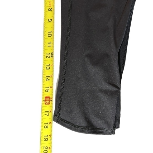 EUC Lululemon Blk High Waisted Cropped Lower Sheer Panel Leggings w Key Pocket 6 - Picture 5 of 9